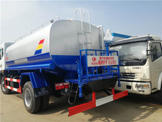高效環(huán)保，專業(yè)守護(hù)——城市清潔與綠化好幫手 灑水車